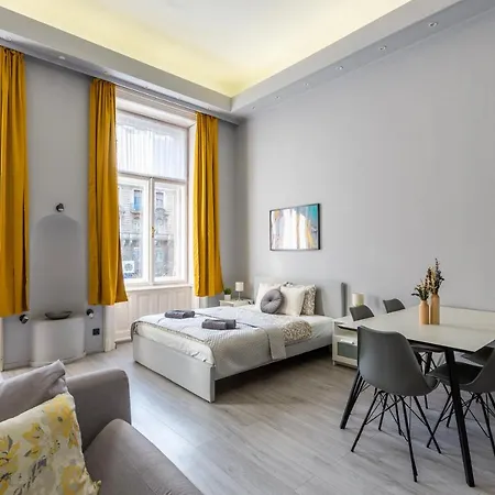 Downtown In The Heart Of Apartment *